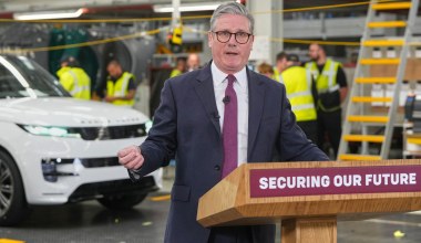 Jaguar Land Rover przedłuża zamknięcie fabryk. Straty idą w miliony funtów