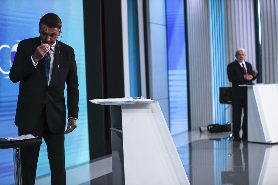 Jair Bolsonaro i Luiz Inacio Lula da Silva w trakcie ostatniej debaty przed drugą turą wyborów /Antonio Lacerda /PAP/EPA