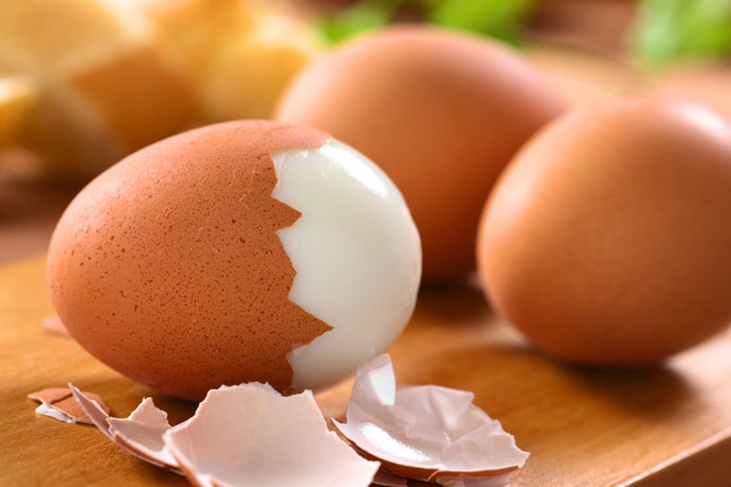 Jaja mollet należy gotować w skorupce /123RF/PICSEL