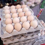 Jaja spoza UE zalewają polski rynek. Producenci: Nie muszą spełniać norm