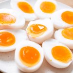 Jajka na miękko czy na twardo? Dietetycy wskazują, które lepiej wspierają odchudzanie