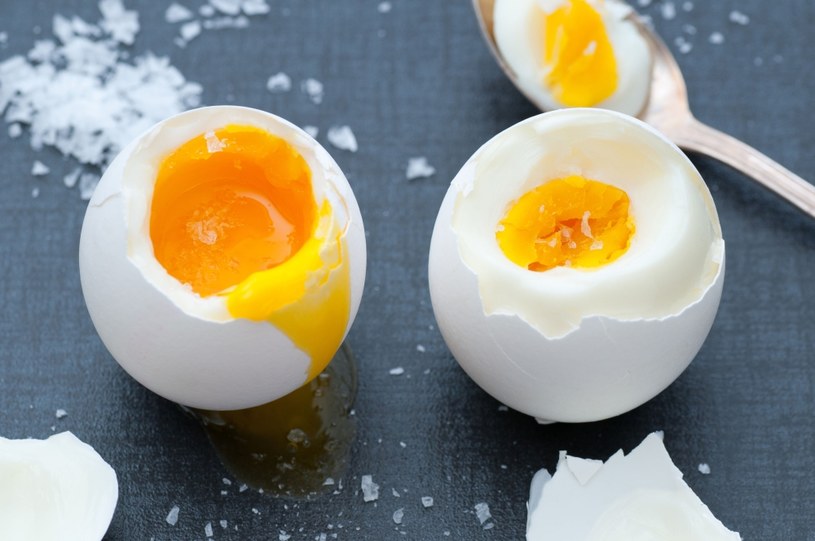 Jajka na twardo są ciężkostrawne /123RF/PICSEL