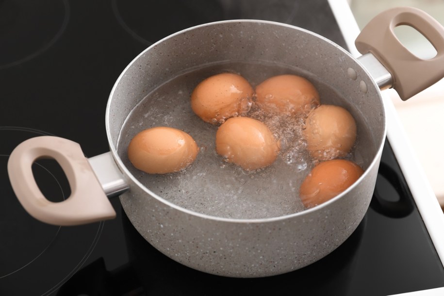 Jajka najlepiej ugotować na miękko /Shutterstock