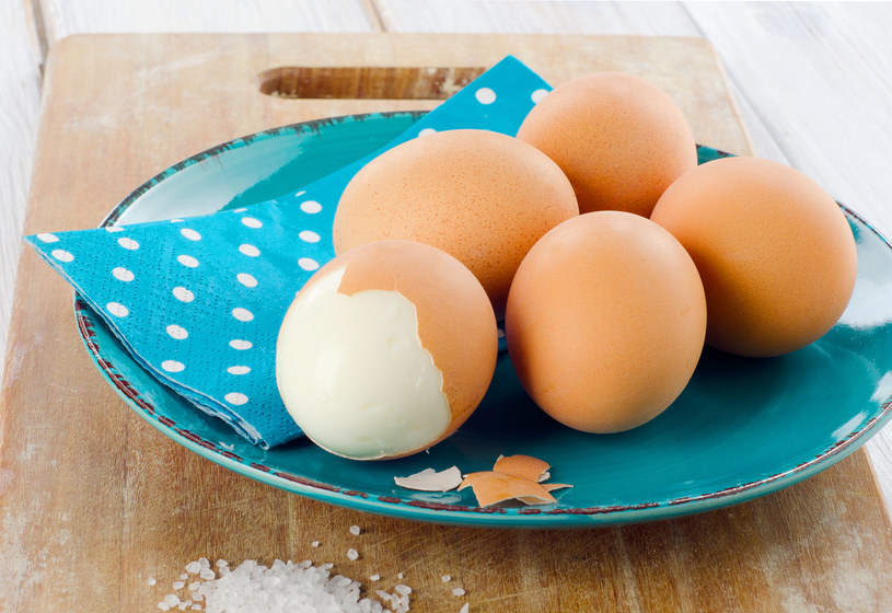 Jajka należy umyć tuż przed ich użyciem /123RF/PICSEL