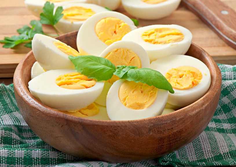 Jajka są źródłem lecytyny i witaminy B12 /123RF/PICSEL