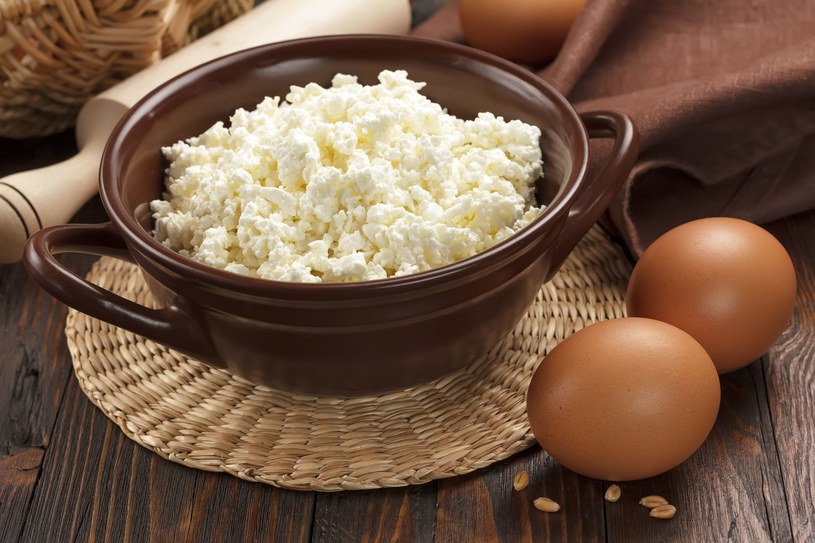 Jajka warto jeść z twarożkiem - tak szybciej przyswoisz witaminę D /123RF/PICSEL