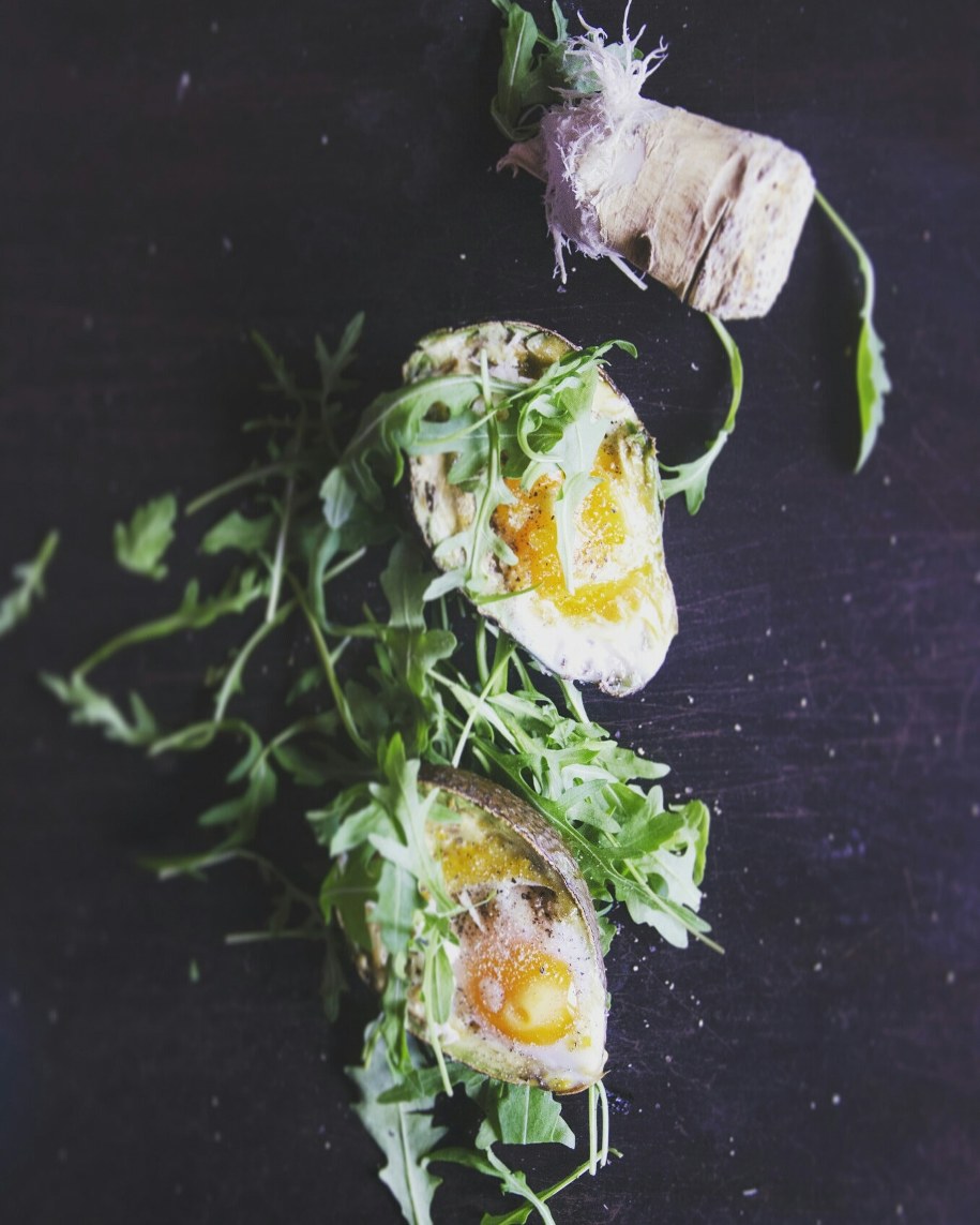 Jajka zapiekane w awokado /Malwina Zaborowska /RMF FM