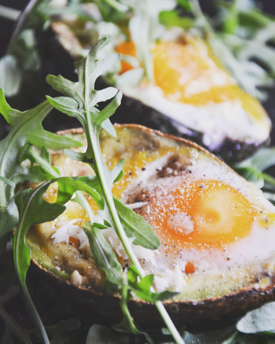 Jajka zapiekane w awokado /Malwina Zaborowska /RMF FM