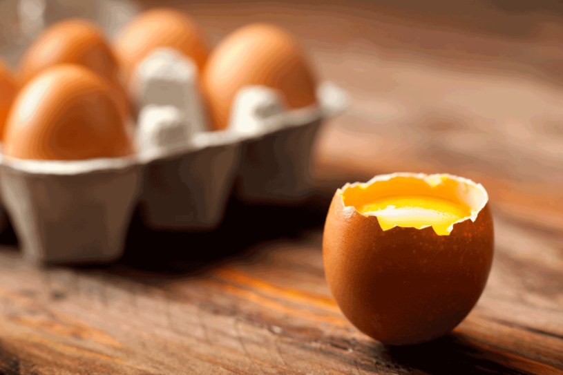 Jajka zawierają mnóstwo witamin i mikroelementów /123RF/PICSEL