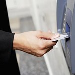 Jak bezpiecznie korzystać z bankomatu?