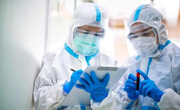 Jak brytyjski rząd napędził pandemię 