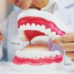 Jak chronić zęby przed próchnicą? Stomatolog podpowiada