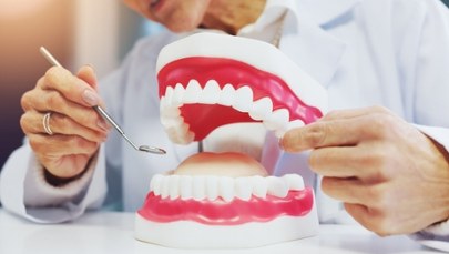 ​Jak chronić zęby przed próchnicą? Stomatolog podpowiada