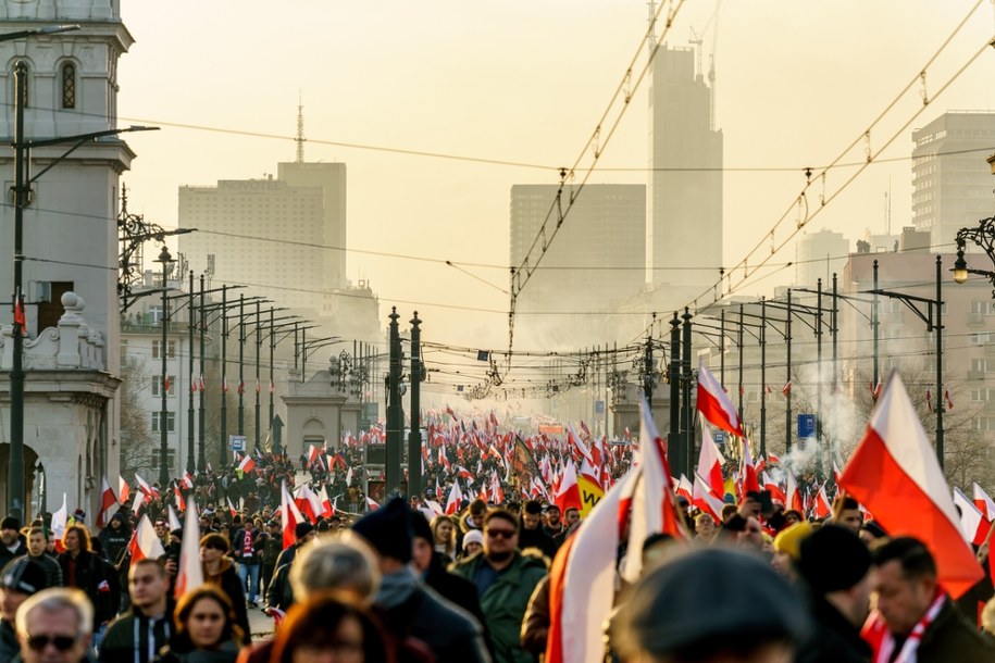 Jak co roku 11 listopada w dniu Święta Niepodległości ulicami Warszawy przejdzie marsz niepodległości (zdjęcie poglądowe) /Shutterstock