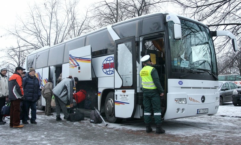Jak co roku ITD rozpoczyna kontrole autokarów przewożących dzieci i młodzież na ferie zimowe /Wojciech TRACZYK/East News /East News