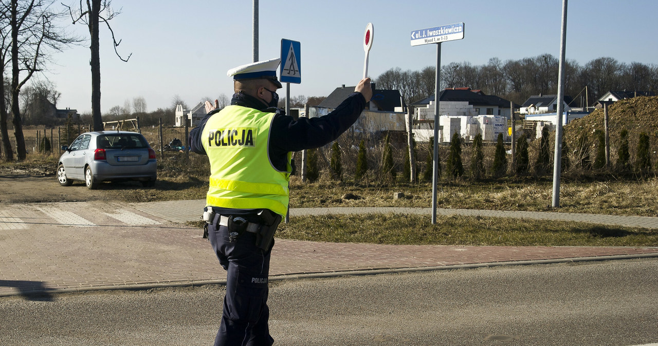 Jak co roku w okresie świąt Bożego Narodzenia, policja zwiększa liczbę patroli /Stanislaw Bielski /Reporter