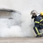 Jak często i dlaczego palą się samochody elektryczne? Raport straży pożarnej