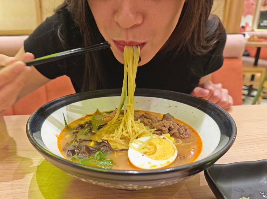 Jak często można jeść ramen? Czy ramen jest zdrowy? Poznaj zdanie ekspertów /Shutterstock