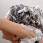 Jak często myjesz włosy? Większość z nas robi to zbyt rzadko 