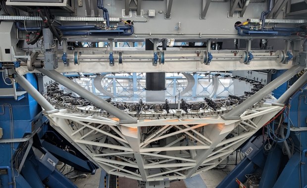 Jak czyści się zwierciadło teleskopu?