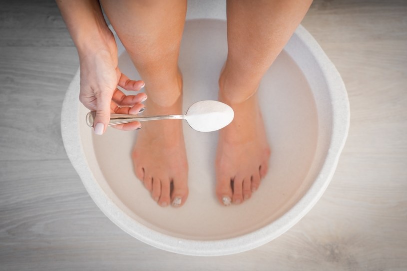 Jak dbać o stopy, by skóra była gładka i odżywiona? /123RF/PICSEL