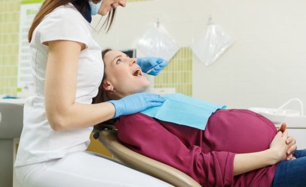 Jak dbać o zęby w ciąży?