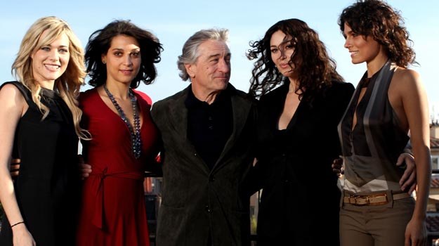 Jak De Niro dogadał się z włoskimi aktorkami, pozostaje jego tajemnicą - fot. Franco Origlia /Getty Images/Flash Press Media