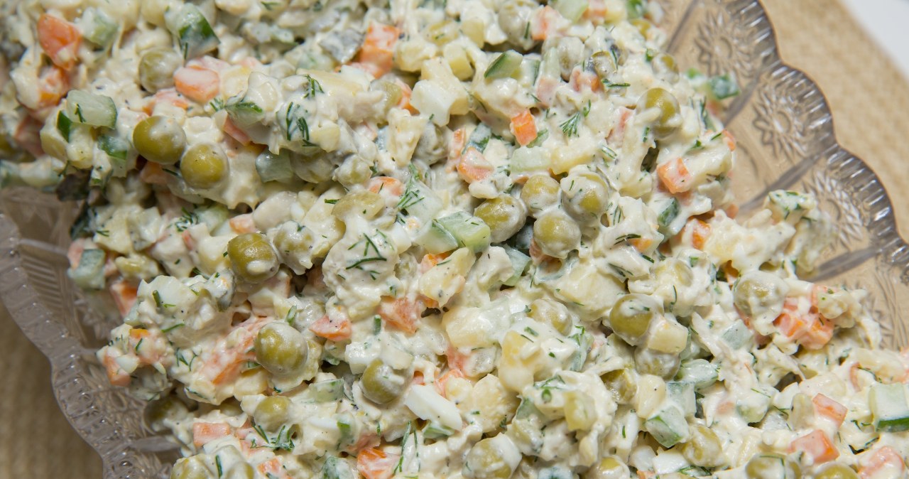 Jak długo można przechowywać sałatkę jarzynową? Lepiej nie zwlekać z jej zjedzeniem, bo może się zepsuć /123RF/PICSEL