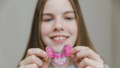 Jak długo trzeba nosić aparat ortodontyczny? 