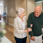 Jak długo żyją Polacy? Ogromna różnica między kobietami a mężczyznami