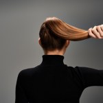 Jak dobrać fryzurę do stylizacji? Kieruj się tą zasadą, a będziesz wyglądać młodziej