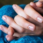 Jak dobrać idealny manicure do pracy? Zaskoczy cię, jak wiele możesz