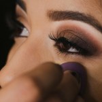Jak dobrać kolor cieni do koloru tęczówki? Makijaż, który podkreśli Twoje oczy