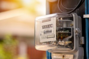 Jak dobrać taryfę prądu do domu tak, żeby oszczędzać?