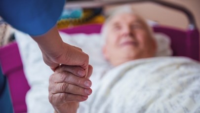 Jak dostać dodatek dopełniający do renty socjalnej? Nowe zasady od 2025 roku