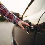 Jak dostać się do auta bez kluczyka? Najlepsza metoda