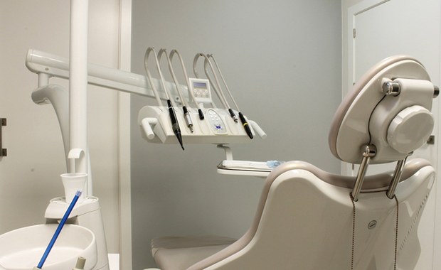 Jak dostać się do dentysty? Przez koronawirusa może być z tym problem