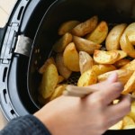 sprzęt Jak działa air fryer i czy warto go kupić na Black Friday?