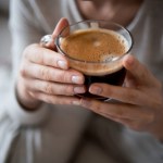 Jak działa kawa funkcjonalna? Wybierzesz z grzybami, kolagenem a może adaptogenami?