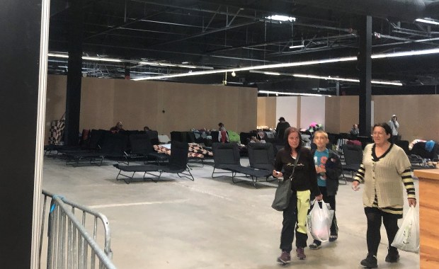 Jak działa punkt pomocowy dla uchodźców w Nadarzynie? Odwiedzamy go w 200. dniu wojny