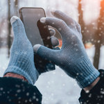 Jak działają rękawiczki dotykowe do smartfona? Zimowy niezbędnik 