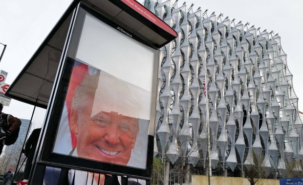 Jak działania Trumpa ocenia Wielka Brytania? Politycy są ostrożniejsi niż w UE