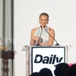 Jak dziś wygląda dawna gwiazda "Lizzie McGuire"? Hilary Duff zachwyciła kreacją od Victorii Beckham