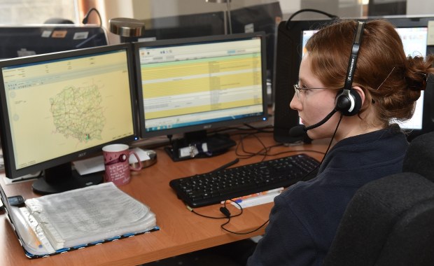 Jak dzwonić na 112? Sprawdź, od czego zależy szybkość przyjęcia zgłoszenia