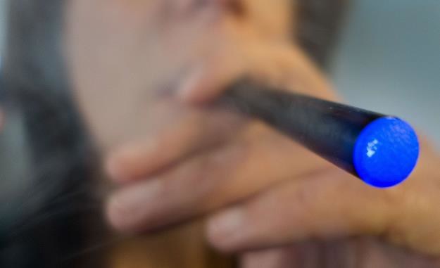 Jak elektroniczne palenie wpływa na układ krążenia? /AFP
