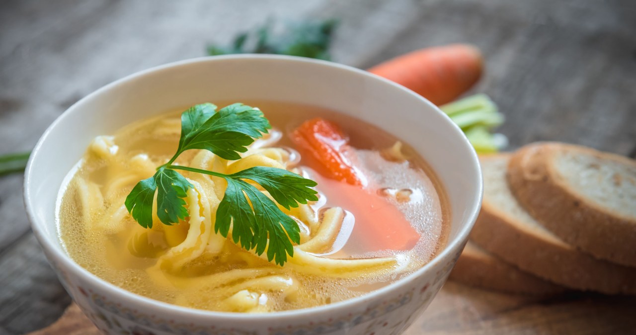 Jak gotować rosół, by był aromatyczny? /123RF/PICSEL