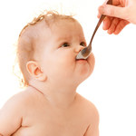 Jak i czym karmić ząbkujące dziecko?