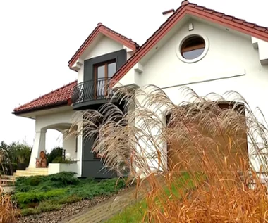 Jak mieszka Elwira Mejk? Pokazała luksusowy dom z wielkim ogrodem na Mazurach