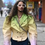 Jak mieszka Michał Szpak? Lśniące czaszki i własny portret na ścianie to nie wszystko