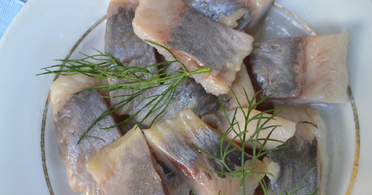 Jak moczyć śledzie, by były miękkie i smaczne? /123RF/PICSEL